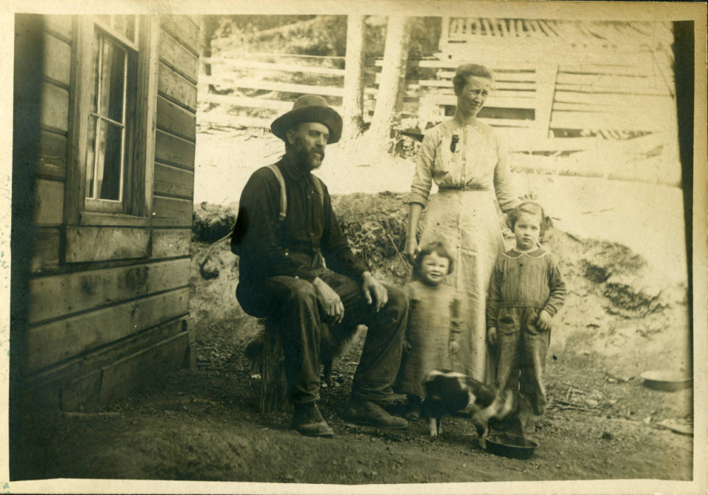 Charles M. and Augusta Baldwin with their children near Columbia Center, Garfield County, Washington, circa 1915