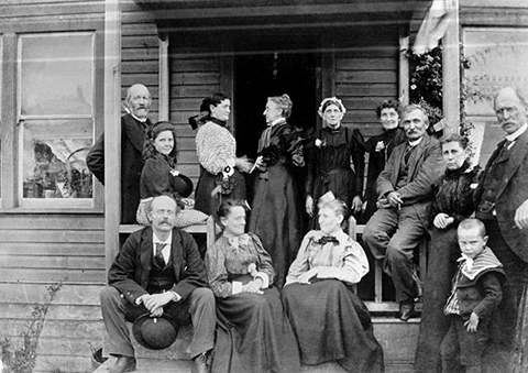 Review Club of Aberdeen members and families gather outside a member's home in 1896.