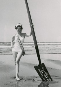 Didi Anstett, 1968's Miss America, posing with the Ocean Shores Clam Prix oversized razor clam shovel.